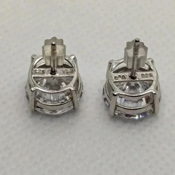 Massive  studs - Picture 2 of 3